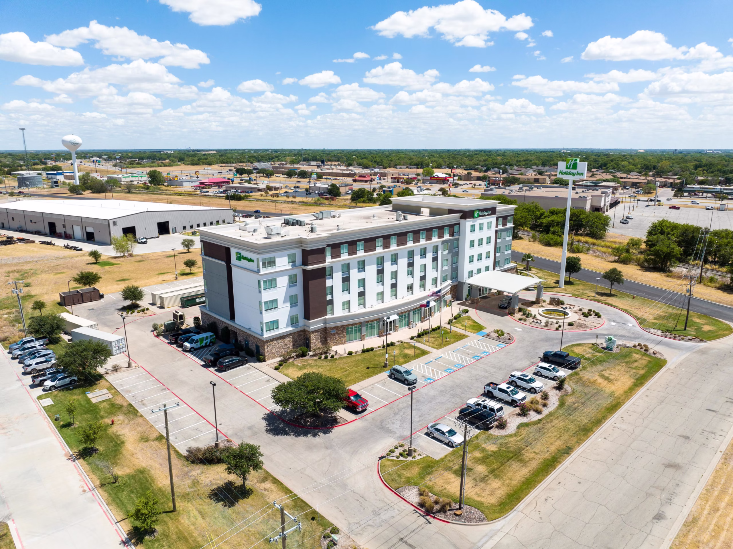 holiday inn hotel and suites waco 8743834363 4x3 1 scaled